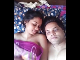 Indian Couple Honeymoon Sex Video in Hindi